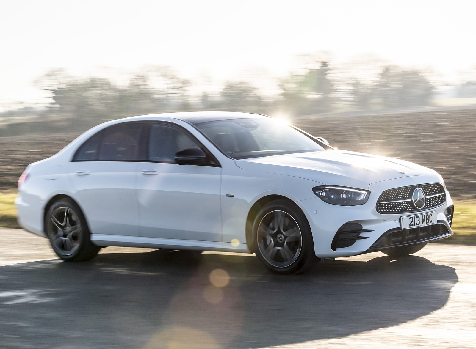 2021 Mercedes-Benz E 300 e Plug-In Hybrid (UK-Spec) Front Three-Quarter Wallpapers (14)