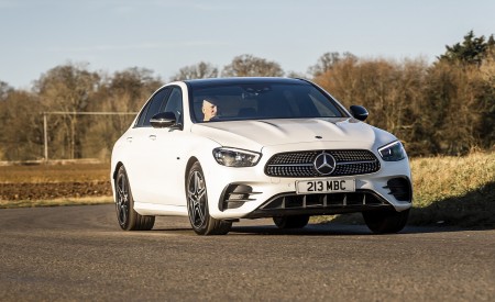 2021 Mercedes-Benz E 300 e Plug-In Hybrid (UK-Spec) Front Three-Quarter Wallpapers 450x275 (2)