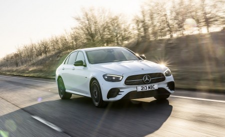 2021 Mercedes-Benz E 300 e Plug-In Hybrid (UK-Spec) Front Three-Quarter Wallpapers  450x275 (27)