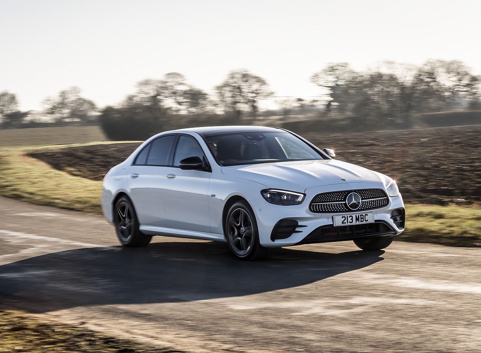 2021 Mercedes-Benz E 300 e Plug-In Hybrid (UK-Spec) Front Three-Quarter Wallpapers (15)
