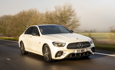 2021 Mercedes-Benz E 300 e Plug-In Hybrid (UK-Spec) Front Three-Quarter Wallpapers 450x275 (28)