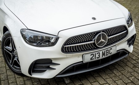 2021 Mercedes-Benz E 300 e Plug-In Hybrid (UK-Spec) Front Wallpapers 450x275 (52)