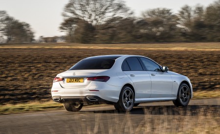 2021 Mercedes-Benz E 300 e Plug-In Hybrid (UK-Spec) Rear Three-Quarter Wallpapers 450x275 (6)