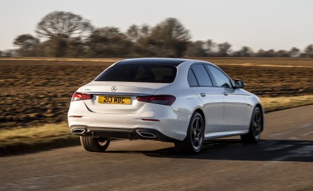 2021 Mercedes-Benz E 300 e Plug-In Hybrid (UK-Spec) Rear Three-Quarter Wallpapers 450x275 (8)