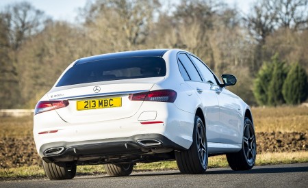 2021 Mercedes-Benz E 300 e Plug-In Hybrid (UK-Spec) Rear Three-Quarter Wallpapers 450x275 (11)