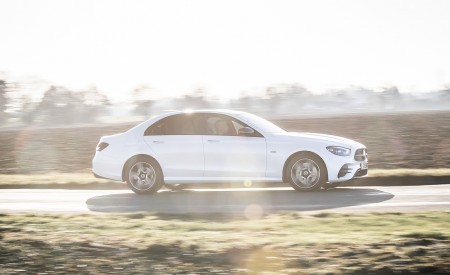 2021 Mercedes-Benz E 300 e Plug-In Hybrid (UK-Spec) Side Wallpapers 450x275 (32)