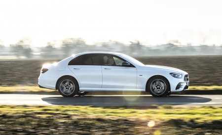 2021 Mercedes-Benz E 300 e Plug-In Hybrid (UK-Spec) Side Wallpapers 450x275 (22)