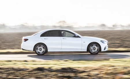 2021 Mercedes-Benz E 300 e Plug-In Hybrid (UK-Spec) Side Wallpapers 450x275 (33)