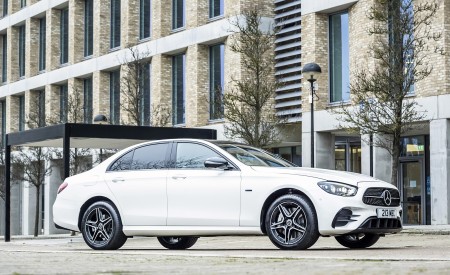 2021 Mercedes-Benz E 300 e Plug-In Hybrid (UK-Spec) Side Wallpapers 450x275 (43)
