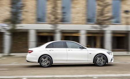 2021 Mercedes-Benz E 300 e Plug-In Hybrid (UK-Spec) Side Wallpapers 450x275 (39)