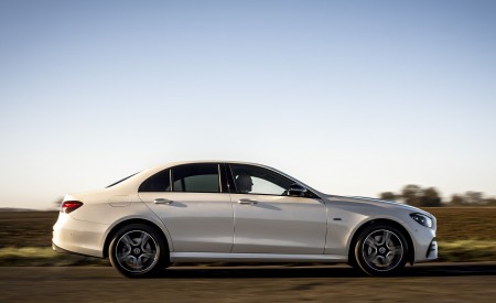 2021 Mercedes-Benz E 300 e Plug-In Hybrid (UK-Spec) Side Wallpapers 450x275 (12)