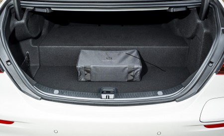 2021 Mercedes-Benz E 300 e Plug-In Hybrid (UK-Spec) Trunk Wallpapers 450x275 (72)