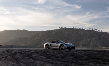 2021 Porsche 718 Boxster GTS 4.0 25 Years (Color: GT Silver) Front Three-Quarter Wallpapers 450x275 (60)