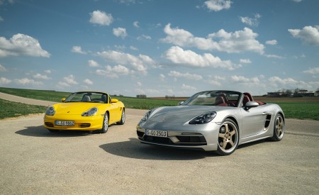 2021 Porsche 718 Boxster GTS 4.0 25 Years and 1996 Boxster Front Three-Quarter Wallpapers 450x275 (160)