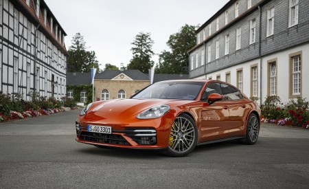 2021 Porsche Panamera Turbo S (Color: Papaya Metallic) Front Three-Quarter Wallpapers 450x275 (77)