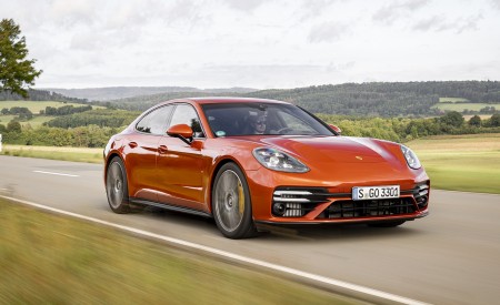 2021 Porsche Panamera Turbo S (Color: Papaya Metallic) Front Three-Quarter Wallpapers  450x275 (61)