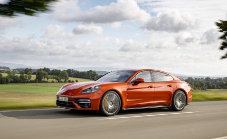 2021 Porsche Panamera Turbo S (Color: Papaya Metallic) Front Three-Quarter Wallpapers  450x275 (62)
