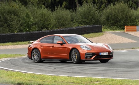 2021 Porsche Panamera Turbo S (Color: Papaya Metallic) Front Three-Quarter Wallpapers  450x275 (55)