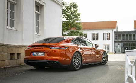 2021 Porsche Panamera Turbo S (Color: Papaya Metallic) Rear Three-Quarter Wallpapers  450x275 (81)