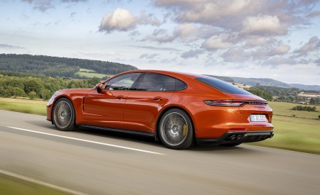 2021 Porsche Panamera Turbo S (Color: Papaya Metallic) Rear Three-Quarter Wallpapers 450x275 (57)