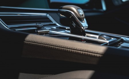 2021 Porsche Panamera Turbo S (US-Spec; Color: Papaya Metallic) Central Console Wallpapers 450x275 (129)