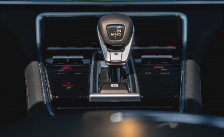 2021 Porsche Panamera Turbo S (US-Spec; Color: Papaya Metallic) Central Console Wallpapers 450x275 (130)