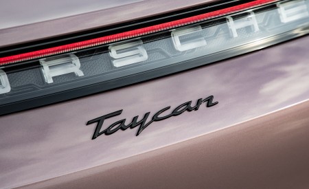 2021 Porsche Taycan (Color: Frozen Berry Metallic) Badge Wallpapers  450x275 (188)