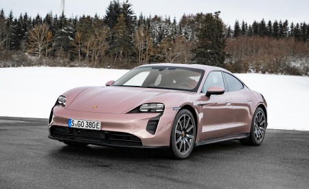 2021 Porsche Taycan (Color: Frozen Berry Metallic) Front Three-Quarter Wallpapers 450x275 (169)