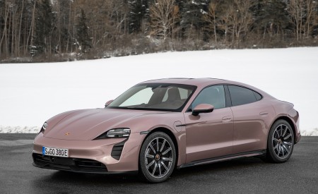 2021 Porsche Taycan (Color: Frozen Berry Metallic) Front Three-Quarter Wallpapers 450x275 (170)