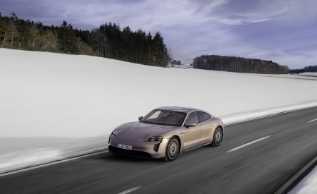 2021 Porsche Taycan (Color: Frozen Berry Metallic) Front Three-Quarter Wallpapers 450x275 (149)