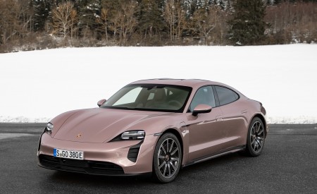 2021 Porsche Taycan (Color: Frozen Berry Metallic) Front Three-Quarter Wallpapers 450x275 (171)