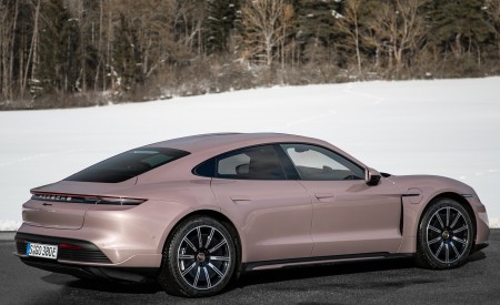 2021 Porsche Taycan (Color: Frozen Berry Metallic) Rear Three-Quarter Wallpapers 450x275 (175)