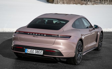 2021 Porsche Taycan (Color: Frozen Berry Metallic) Rear Three-Quarter Wallpapers  450x275 (176)