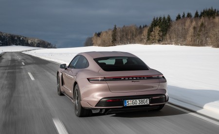 2021 Porsche Taycan (Color: Frozen Berry Metallic) Rear Three-Quarter Wallpapers 450x275 (154)