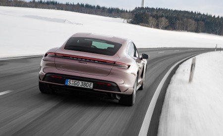 2021 Porsche Taycan (Color: Frozen Berry Metallic) Rear Wallpapers 450x275 (144)