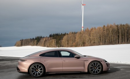 2021 Porsche Taycan (Color: Frozen Berry Metallic) Side Wallpapers 450x275 (178)