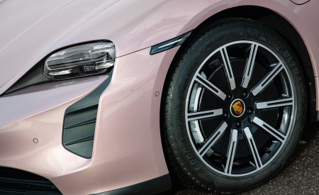 2021 Porsche Taycan (Color: Frozen Berry Metallic) Wheel Wallpapers 450x275 (179)