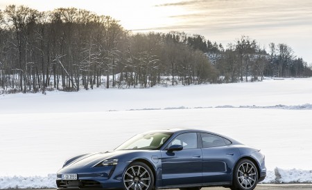 2021 Porsche Taycan (Color: Neptune Blue) Front Three-Quarter Wallpapers 450x275 (33)