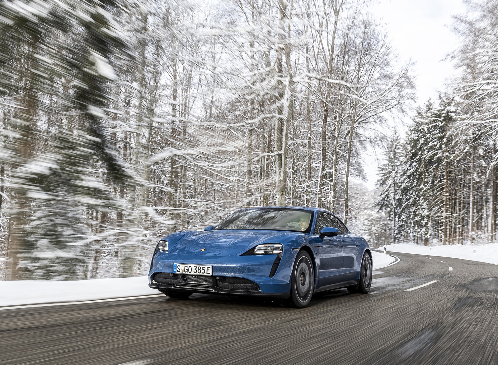 2021 Porsche Taycan (Color: Neptune Blue) Front Three-Quarter Wallpapers (15)