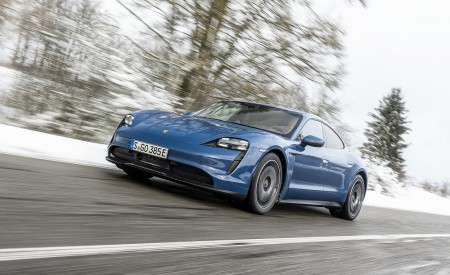 2021 Porsche Taycan (Color: Neptune Blue) Front Three-Quarter Wallpapers 450x275 (18)