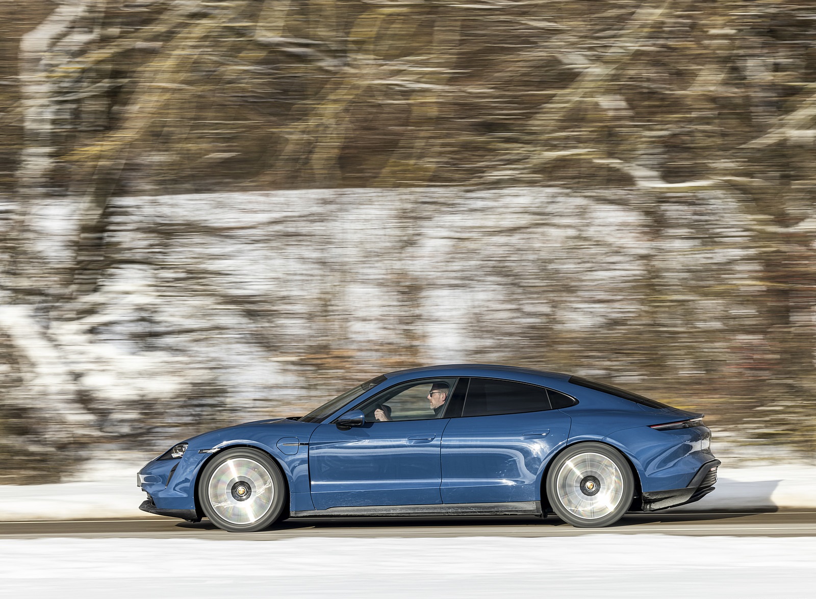 2021 Porsche Taycan (Color: Neptune Blue) Side Wallpapers (11)