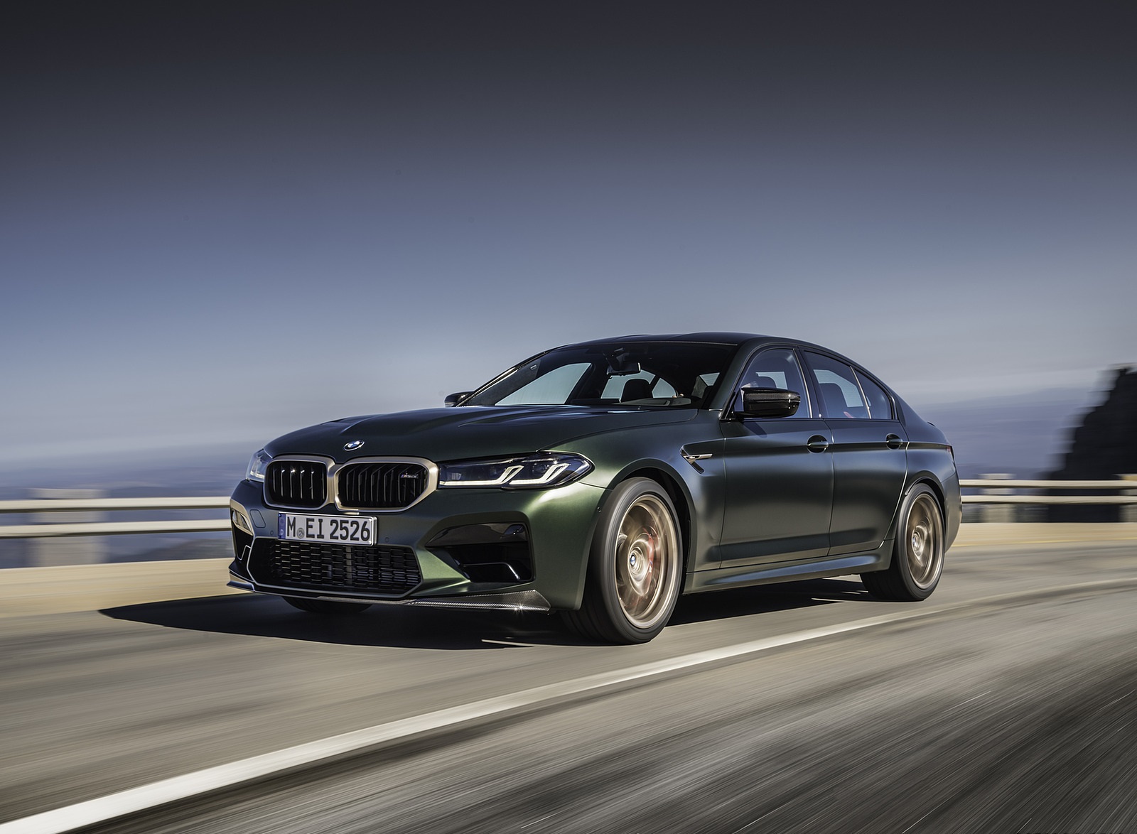 2022 BMW M5 CS Front Three-Quarter Wallpapers  (2)