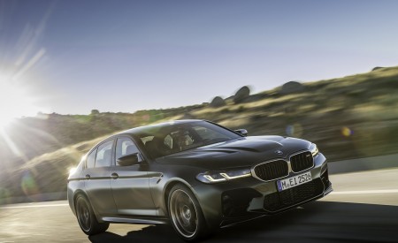 2022 BMW M5 CS Front Three-Quarter Wallpapers  450x275 (32)