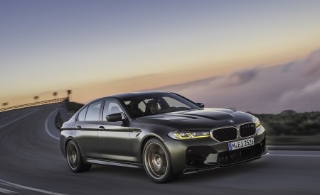 2022 BMW M5 CS Front Three-Quarter Wallpapers  450x275 (34)