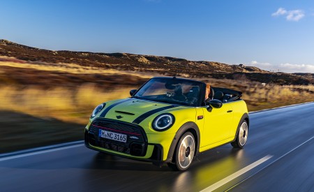 2022 MINI Convertible Front Three-Quarter Wallpapers 450x275 (3)
