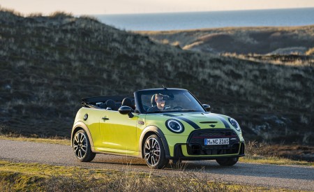 2022 MINI Convertible Front Three-Quarter Wallpapers 450x275 (32)