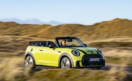 2022 MINI Convertible Front Three-Quarter Wallpapers 450x275 (37)