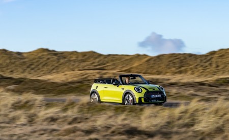2022 MINI Convertible Front Three-Quarter Wallpapers 450x275 (35)