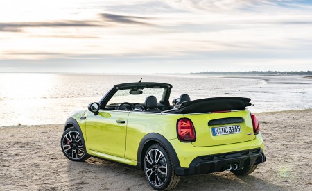 2022 MINI Convertible Rear Three-Quarter Wallpapers 450x275 (52)