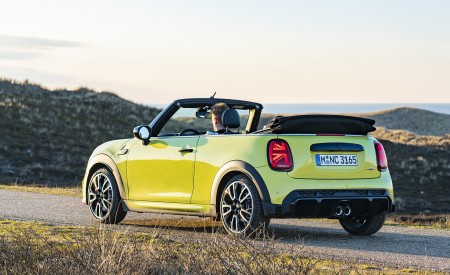 2022 MINI Convertible Rear Three-Quarter Wallpapers 450x275 (44)